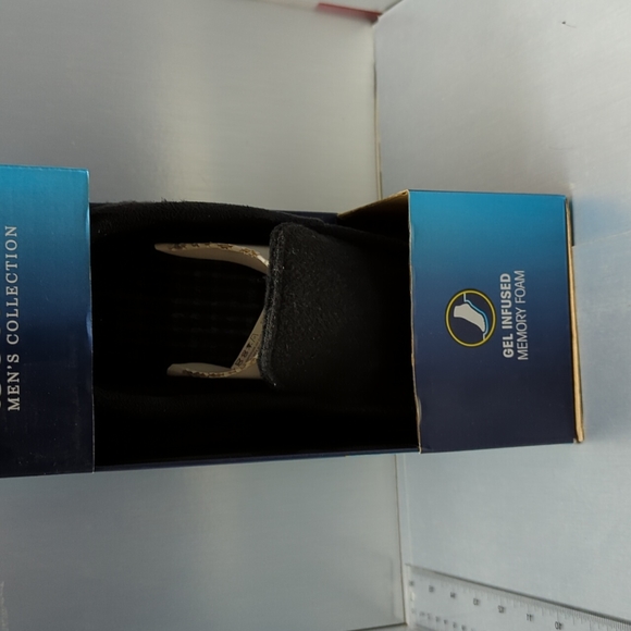 BNIB ISOTONER Men’s memory foam Gel fused Slippers 8-9 Medium - Picture 9 of 10